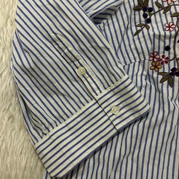 Croft and barrow blue striped embroidered floral button down shirt size 1x - Picture 5 of 6